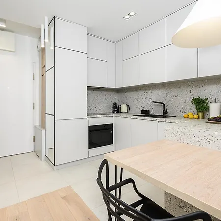 Shortstaypoland Dzielna Premium P5